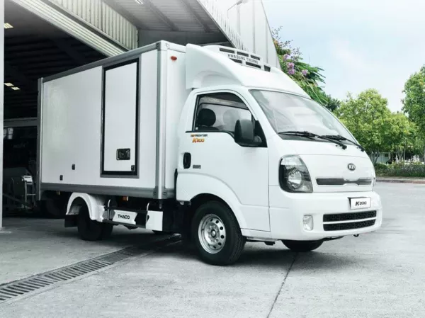 Dịch vụ thay Kính chắn gió xe tải KIA K140 tận nơi